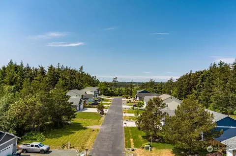 953 Walker Heights Pl, Oak Harbor, WA 98277