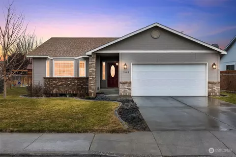 203 S Young Pl, Kennewick, WA 99336