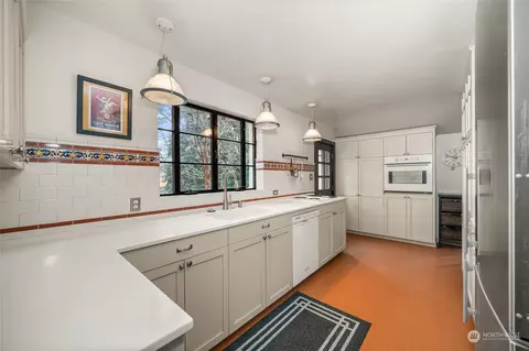 Kitchen - 930 E 28th Ave, Spokane, WA 99203 photo 1 of 3