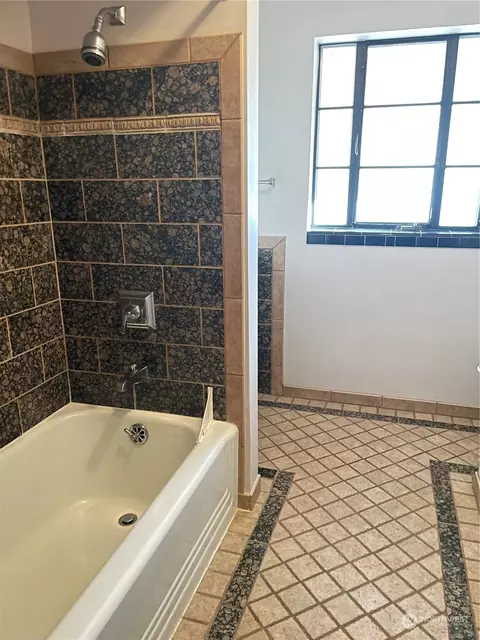 Bath - 930 E 28th Ave, Spokane, WA 99203 photo 2 of 2