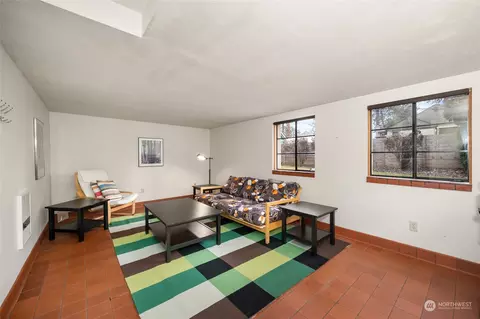 Living - 930 E 28th Ave, Spokane, WA 99203 photo 4 of 4