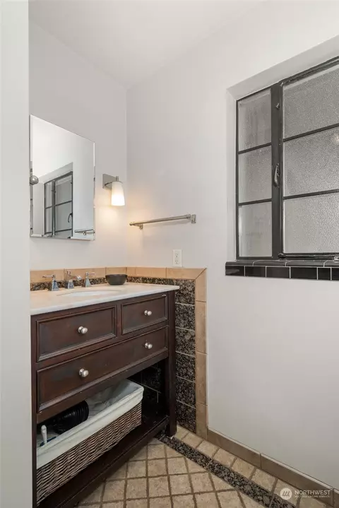 Bath - 930 E 28th Ave, Spokane, WA 99203 photo 1 of 2