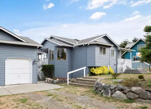 610 NE 4th St, Coupeville, WA 98239