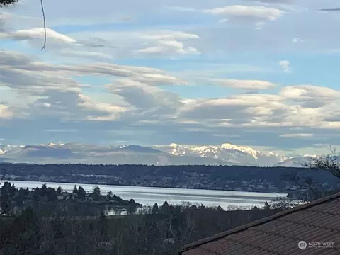 View/Area - 2223 Everett Ave E, Seattle, WA 98102 photo 1 of 5