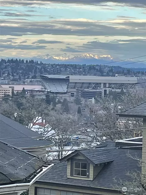 View/Area - 2223 Everett Ave E, Seattle, WA 98102 photo 2 of 5