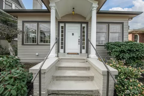 Exterior - 2223 Everett Ave E, Seattle, WA 98102 photo 5 of 5