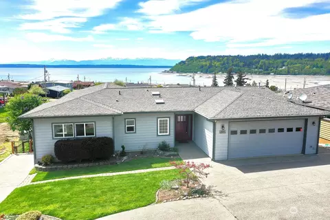 8184 Whidbey Dr, Clinton, WA 98236