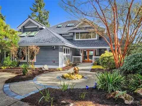 8726 NE Triple Crown Dr, Bainbridge Island, WA 98110