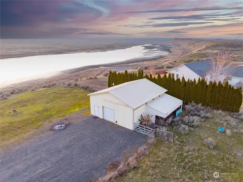 9876 Neppel Rd NE, Moses Lake, WA 98837