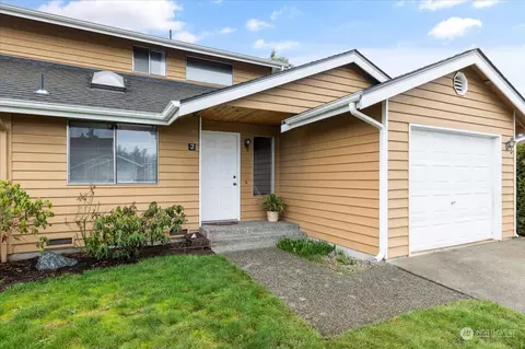 153 NW Nunan Loop #2, Oak Harbor, WA 98277
