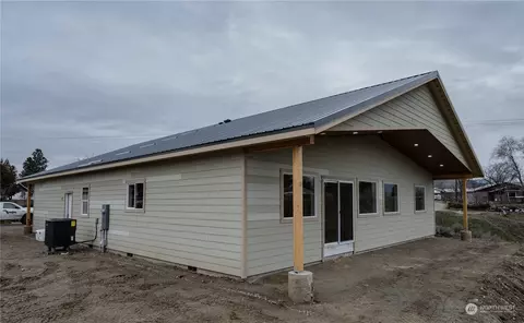 660 Dewberry Ave E #9, Omak, WA 98841