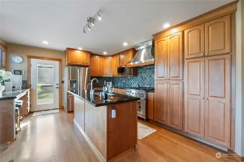 Kitchen - 15203 145th Avenue Ct E, Orting, WA 98360 photo 2 of 7
