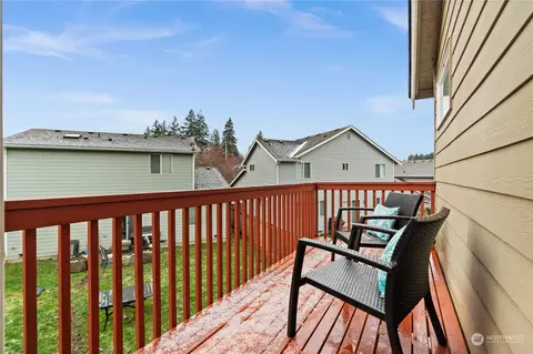 Exterior - 1012 186th St SE, Bothell, WA 98012 photo 7 of 10
