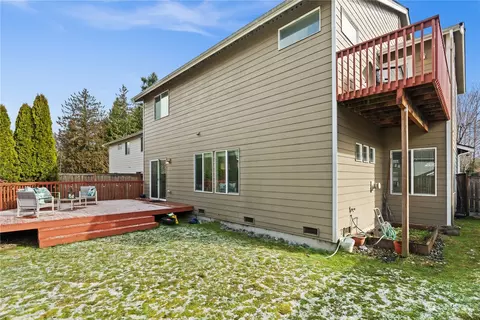 Exterior - 1012 186th St SE, Bothell, WA 98012 photo 6 of 10