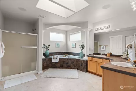 Bath - 1012 186th St SE, Bothell, WA 98012 photo 3 of 4