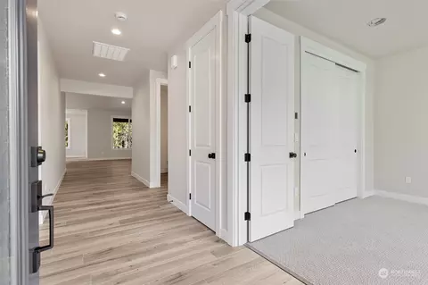 Entry Way - 1058 Okerlund Dr, Enumclaw, WA 98022 photo 1 of 1