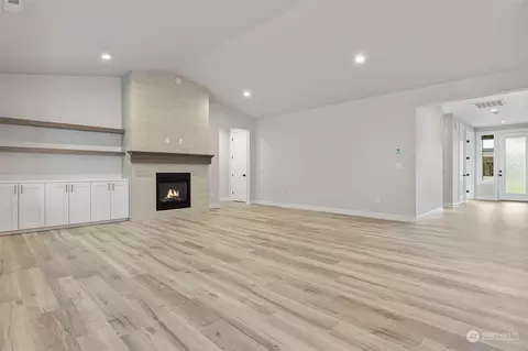 Living - 1058 Okerlund Dr, Enumclaw, WA 98022 photo 1 of 1