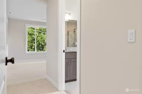 Bath - 1058 Okerlund Dr, Enumclaw, WA 98022 photo 1 of 6