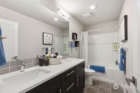 Bath - 17912 3rd Pl SW, Bothell, WA 98012 photo 8 of 8