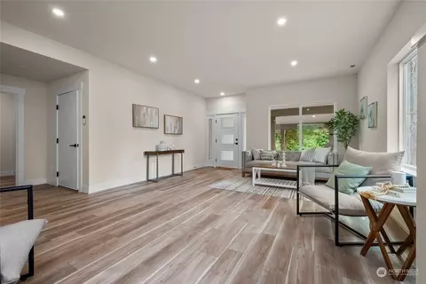 Living - 19528 22nd Ave SE #A, Bothell, WA 98012 photo 3 of 5