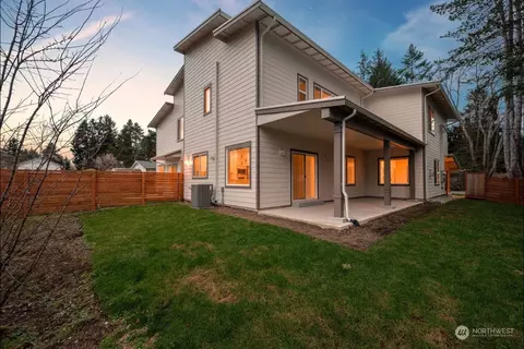 Exterior - 19528 22nd Ave SE #A, Bothell, WA 98012 photo 2 of 9