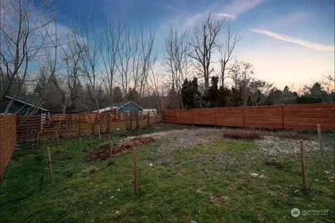 Exterior - 19528 22nd Ave SE #A, Bothell, WA 98012 photo 5 of 9