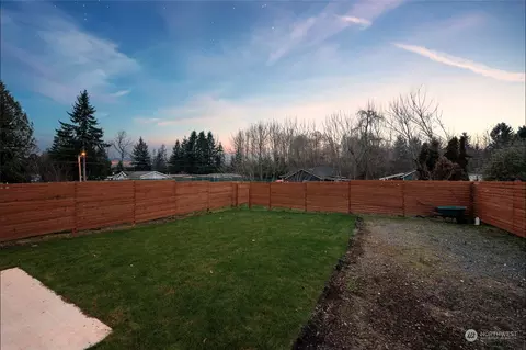 Exterior - 19528 22nd Ave SE #B, Bothell, WA 98012 photo 3 of 7