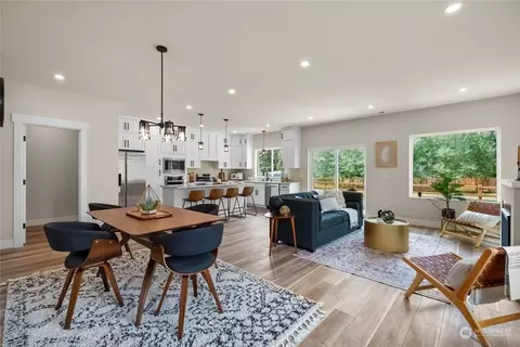 Dining - 19528 22nd Ave SE #B, Bothell, WA 98012 photo 2 of 4