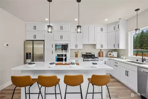 Kitchen - 19528 22nd Ave SE #B, Bothell, WA 98012 photo 2 of 3