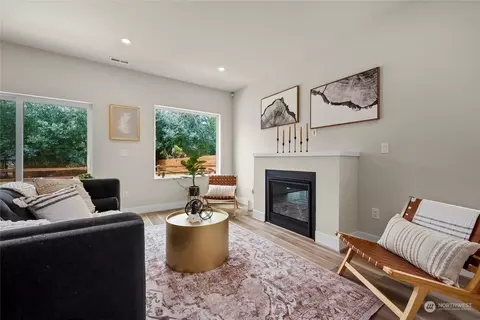 Living - 19528 22nd Ave SE #B, Bothell, WA 98012 photo 1 of 3