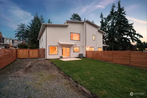 Exterior - 19528 22nd Ave SE #B, Bothell, WA 98012 photo 2 of 7