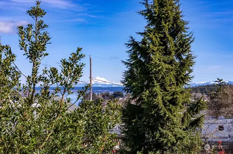 304 NE Haller St, Coupeville, WA 98239