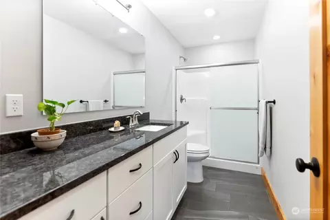 Bath - 104 Florence Ln, Twisp, WA 98856 photo 1 of 3