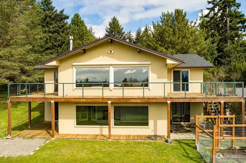 565 Olympic View Dr, Coupeville, WA 98239