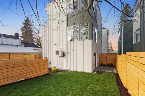 1209 NE 97th St #C, Seattle, WA 98115