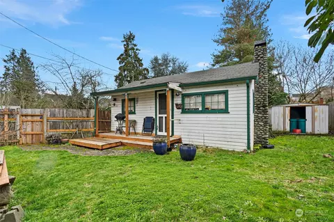 727 12 N 100th St, Seattle, WA 98133