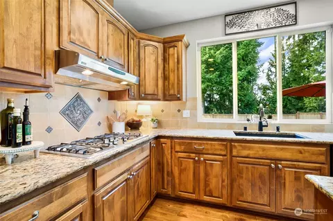 Kitchen - 21808 31st Dr SE, Bothell, WA 98021 photo 5 of 7