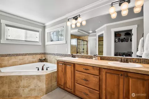 Bath - 21808 31st Dr SE, Bothell, WA 98021 photo 2 of 5
