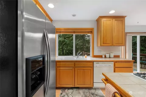 Kitchen - 418 172nd Pl SE, Bothell, WA 98012 photo 2 of 5