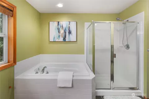 Bath - 418 172nd Pl SE, Bothell, WA 98012 photo 2 of 5