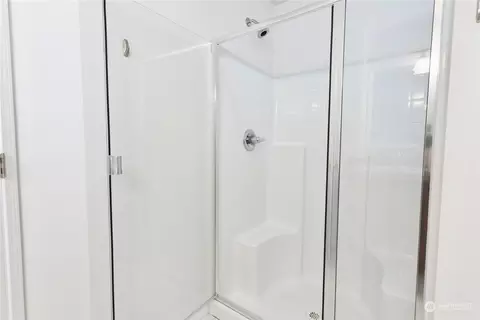 Bath - 3443 31st Dr, Everett, WA 98201 photo 3 of 4