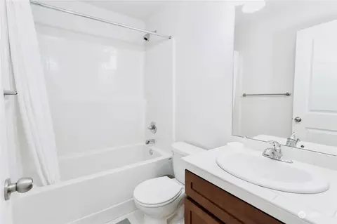 Bath - 3443 31st Dr, Everett, WA 98201 photo 4 of 4