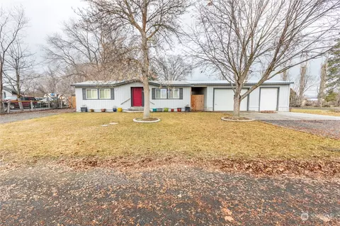 206 NW Warden Ave, Soap Lake, WA 98851