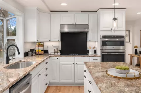 Kitchen - 12911 NE 195th Pl, Bothell, WA 98011 photo 2 of 5