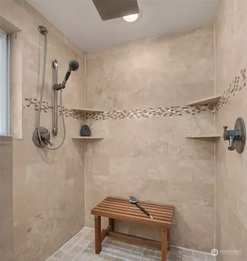 Bath - 12911 NE 195th Pl, Bothell, WA 98011 photo 3 of 4