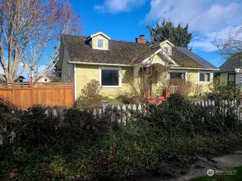 523 W 4th St, Port Angeles, WA 98362
