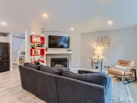 700 Front St S #A-206, Issaquah, WA 98027