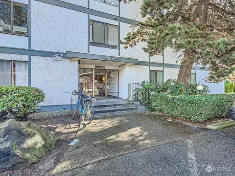 12300 28th Ave NE #305, Seattle, WA 98125