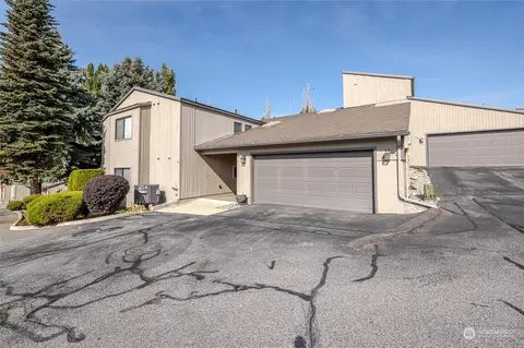 225 19th St NE #15, East Wenatchee, WA 98802