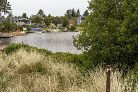 250 S Razor Clam Dr SW, Ocean Shores, WA 98569